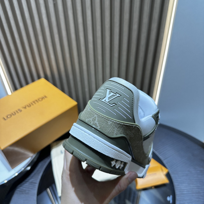 L0VT SNEAKER