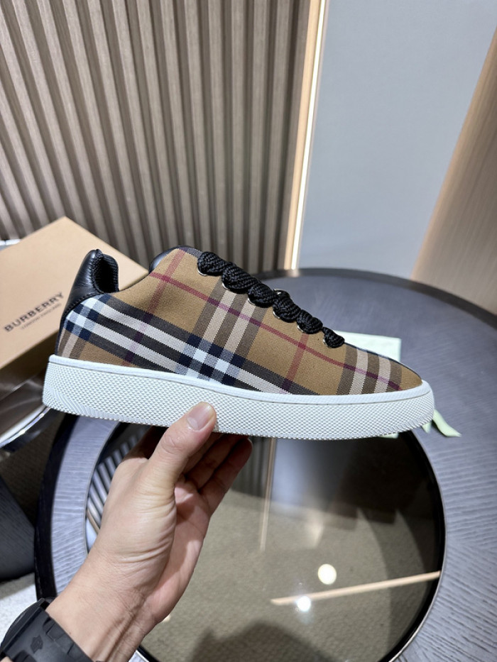 BUB sneaker