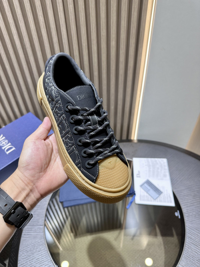 D10R SNEAKER