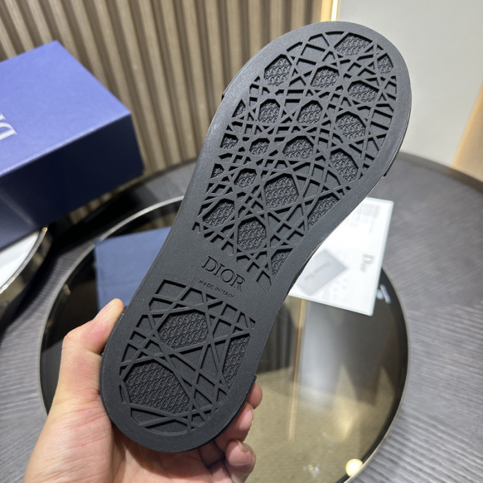 D10R SNEAKER