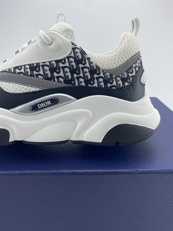 D10R SNEAKER