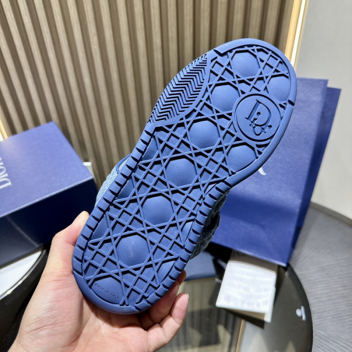 D10R B9s SNEAKER