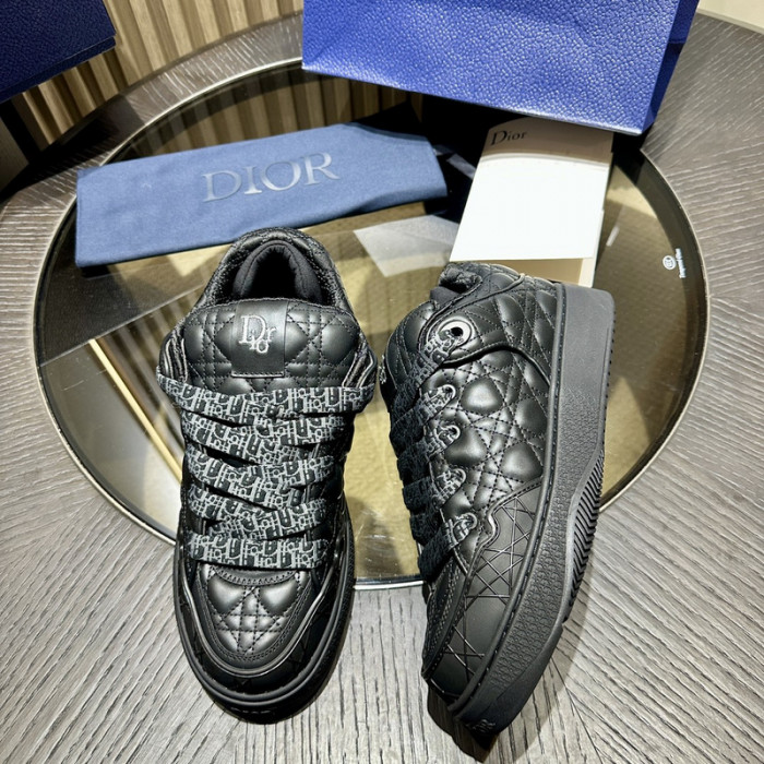 D10R B9s SNEAKER