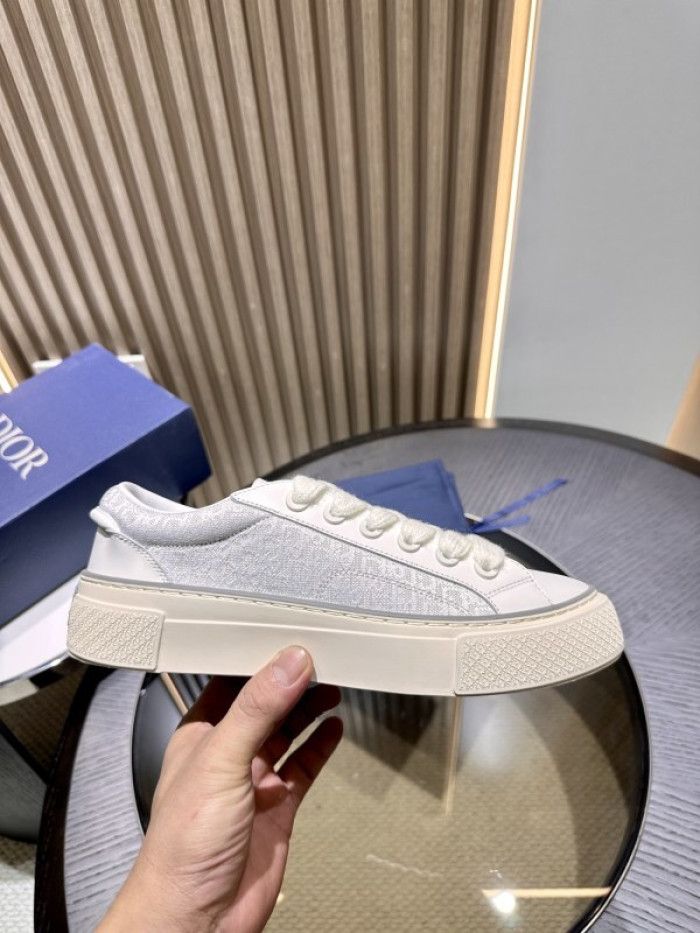 D10R SNEAKER