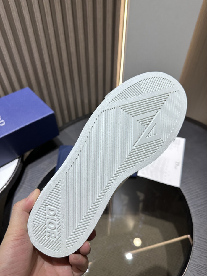 D10R SNEAKER