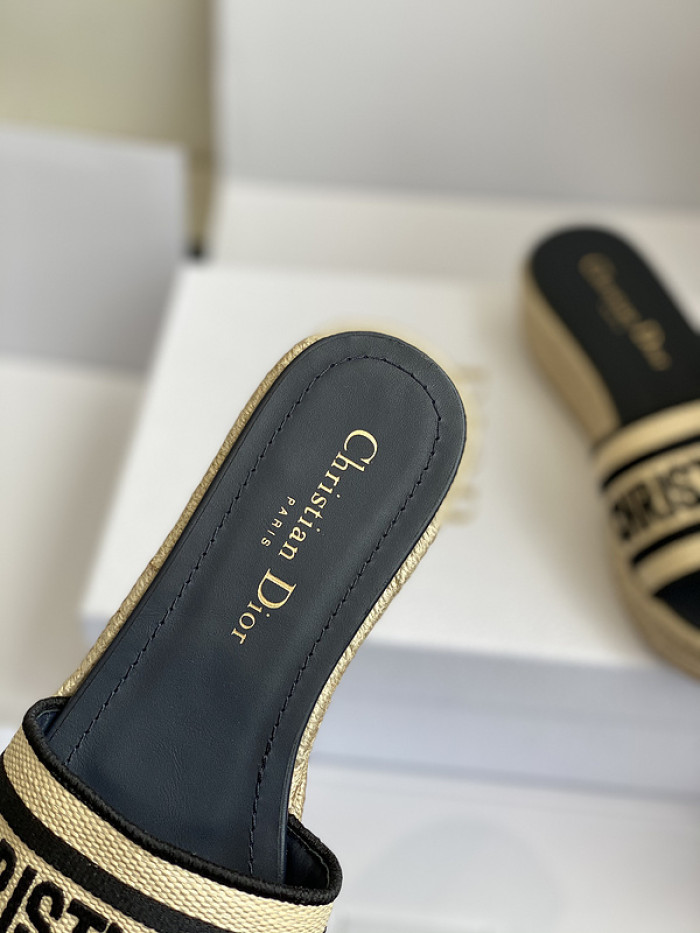 d10r sandal
