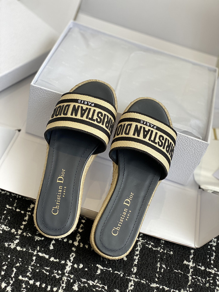 d10r sandal
