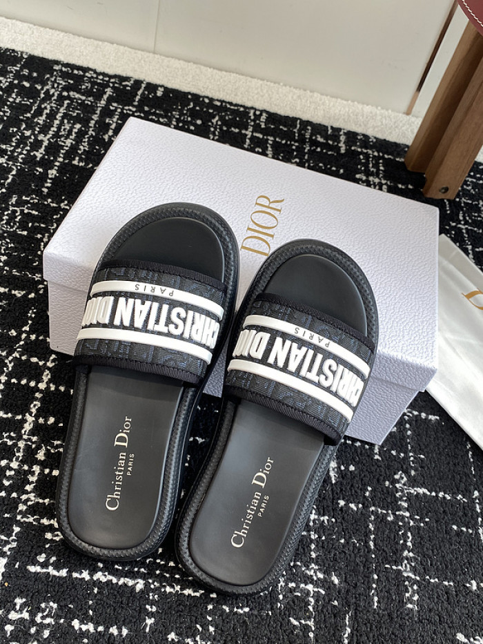 d10r sandal