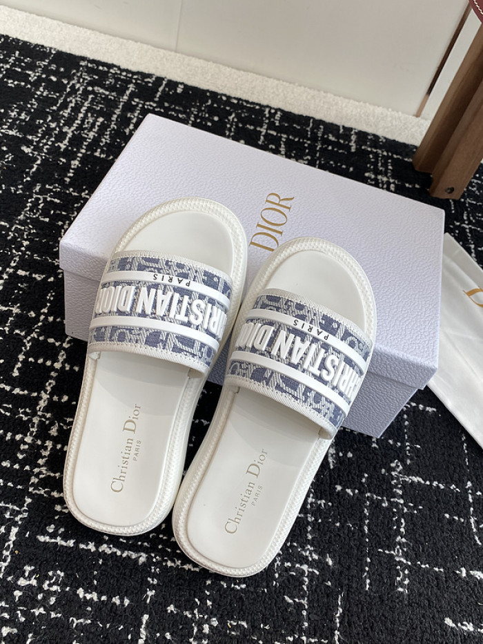 d10r sandal