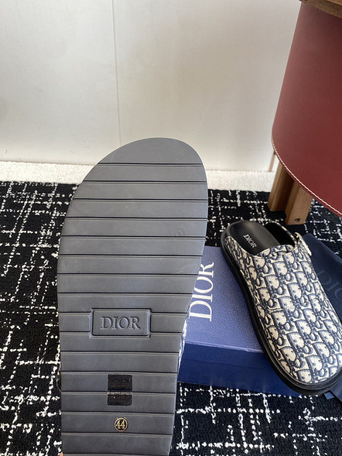 d10r sandal