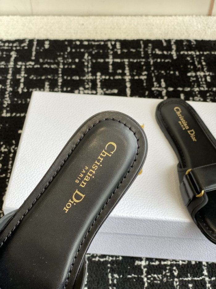 d10r sandal