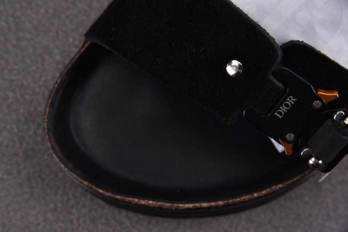 d10r sandal