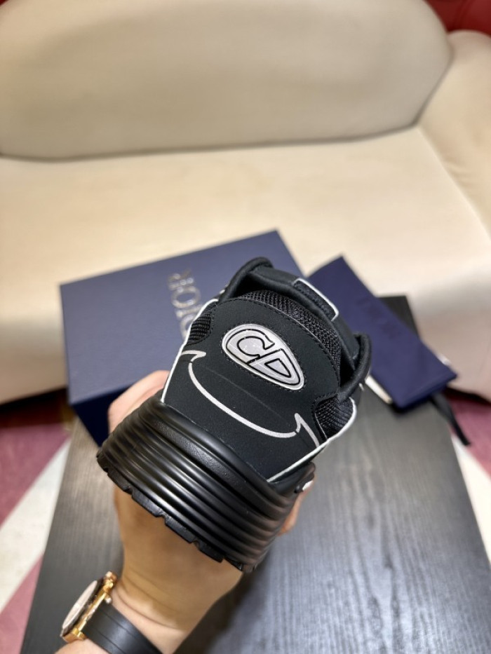 D10R SNEAKER