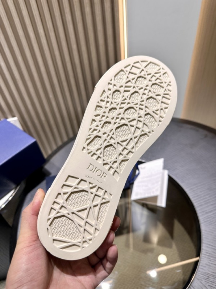 D10R SNEAKER