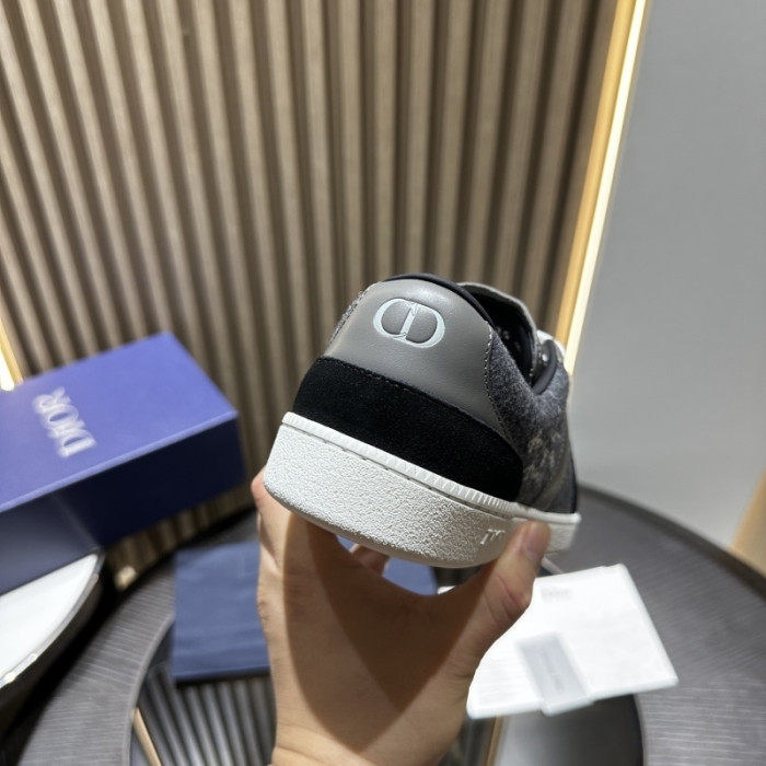 D10R SNEAKER