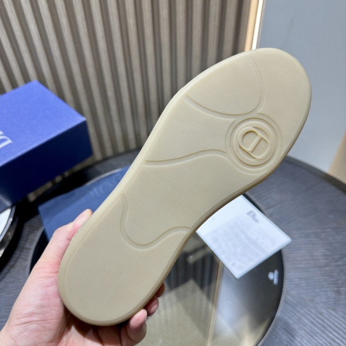 D10R SNEAKER