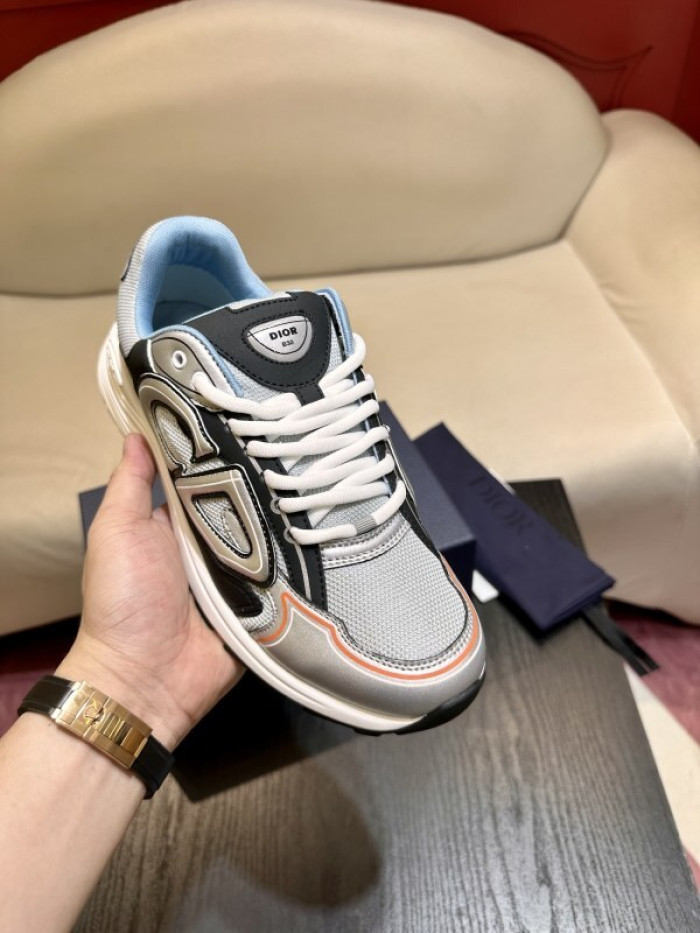 D10R SNEAKER