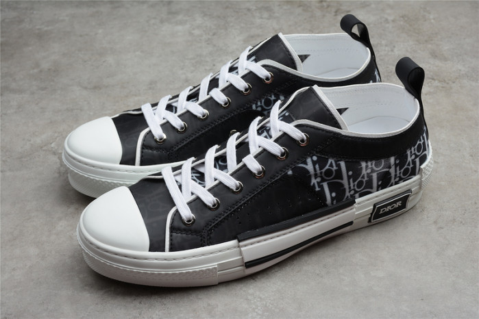 D10R SNEAKER