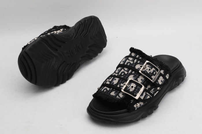 d10r sandal