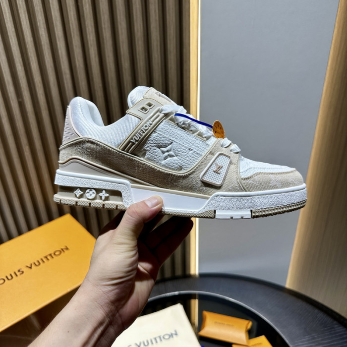 L0VT SNEAKER