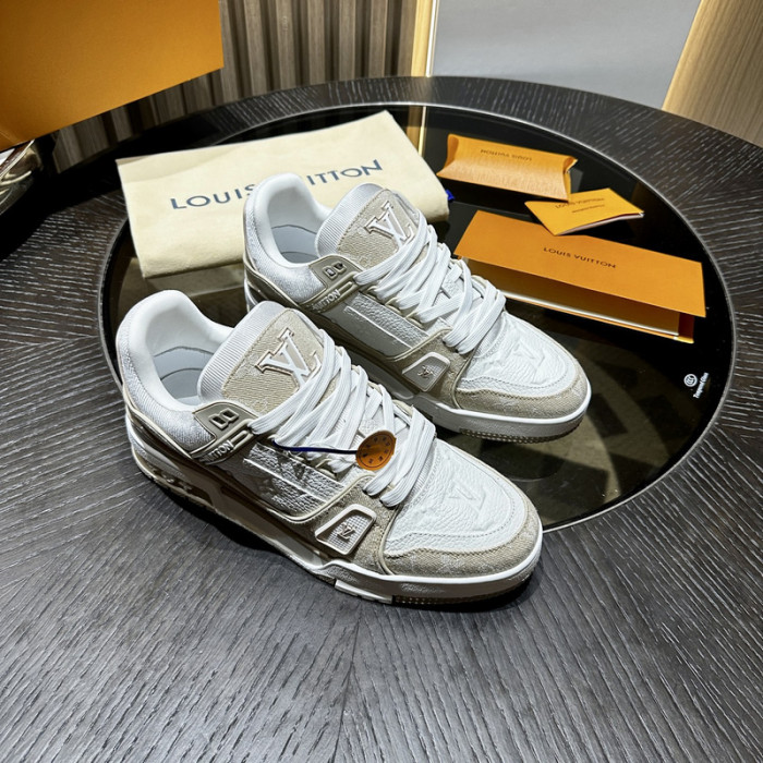 L0VT SNEAKER