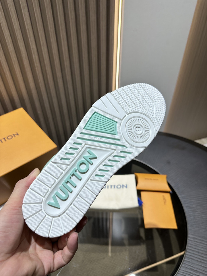 L0VT SNEAKER