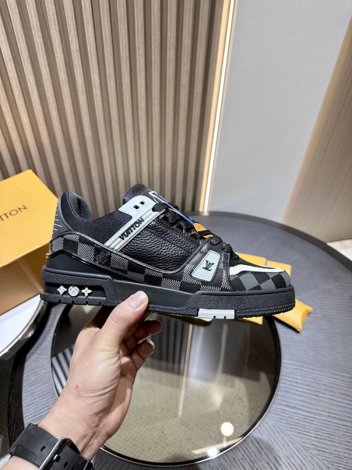 L0VT SNEAKER