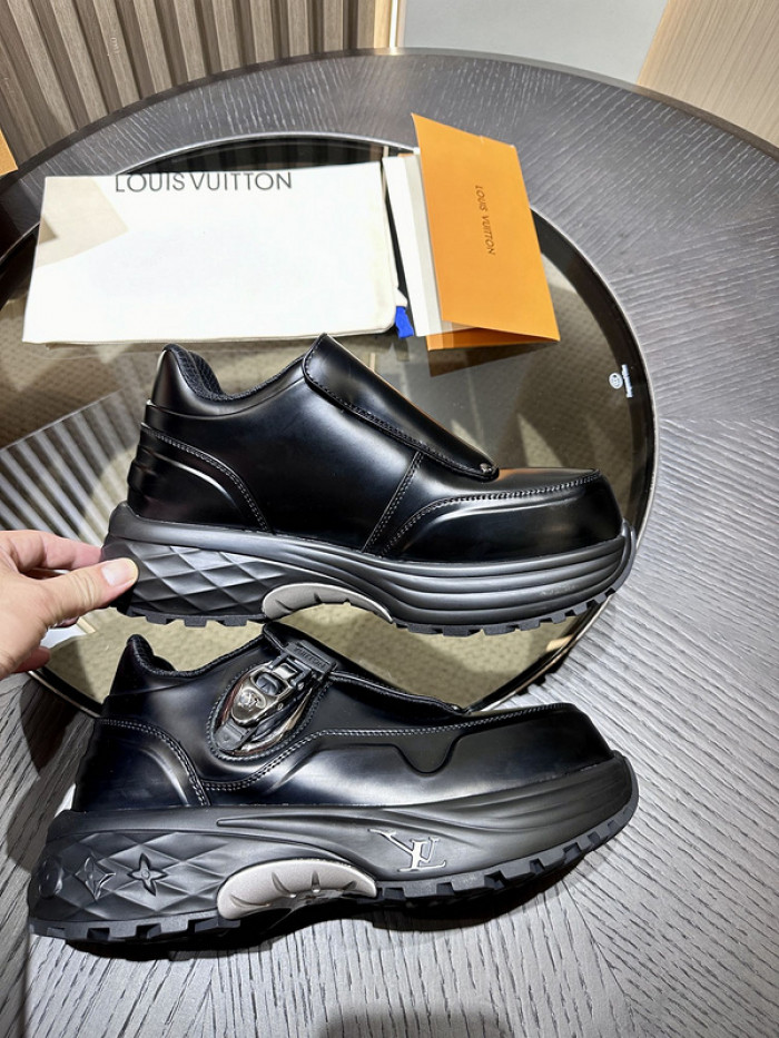 L0VT SNEAKER