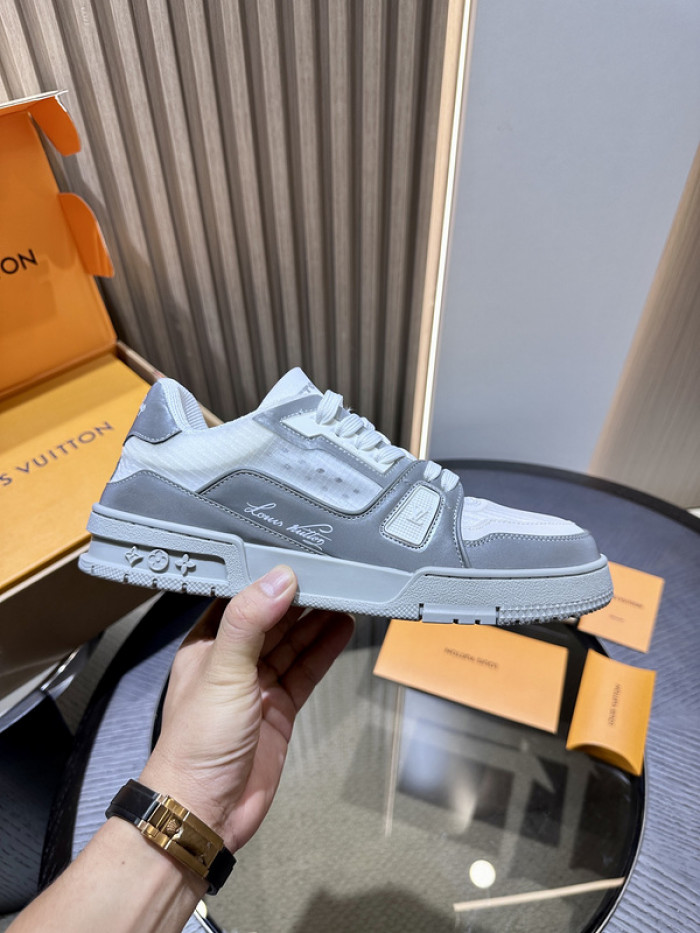 L0VT SNEAKER