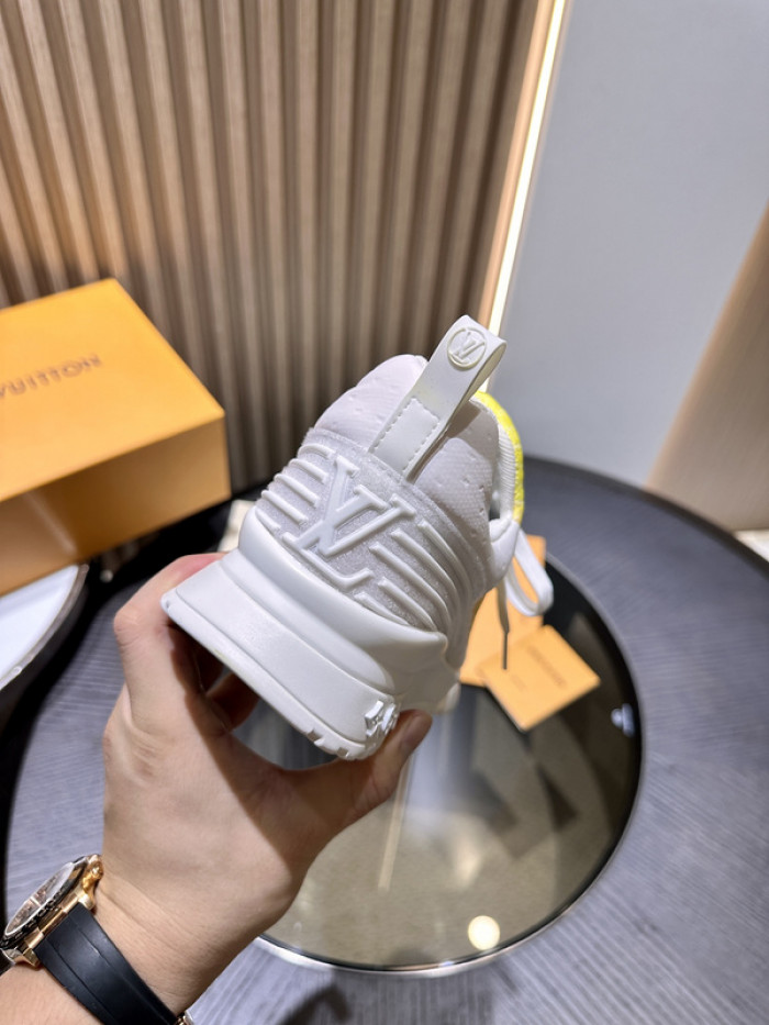L0VT SNEAKER