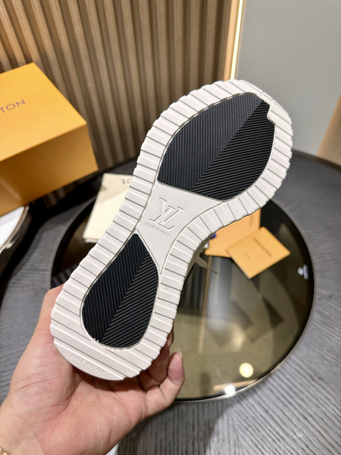 L0VT SNEAKER