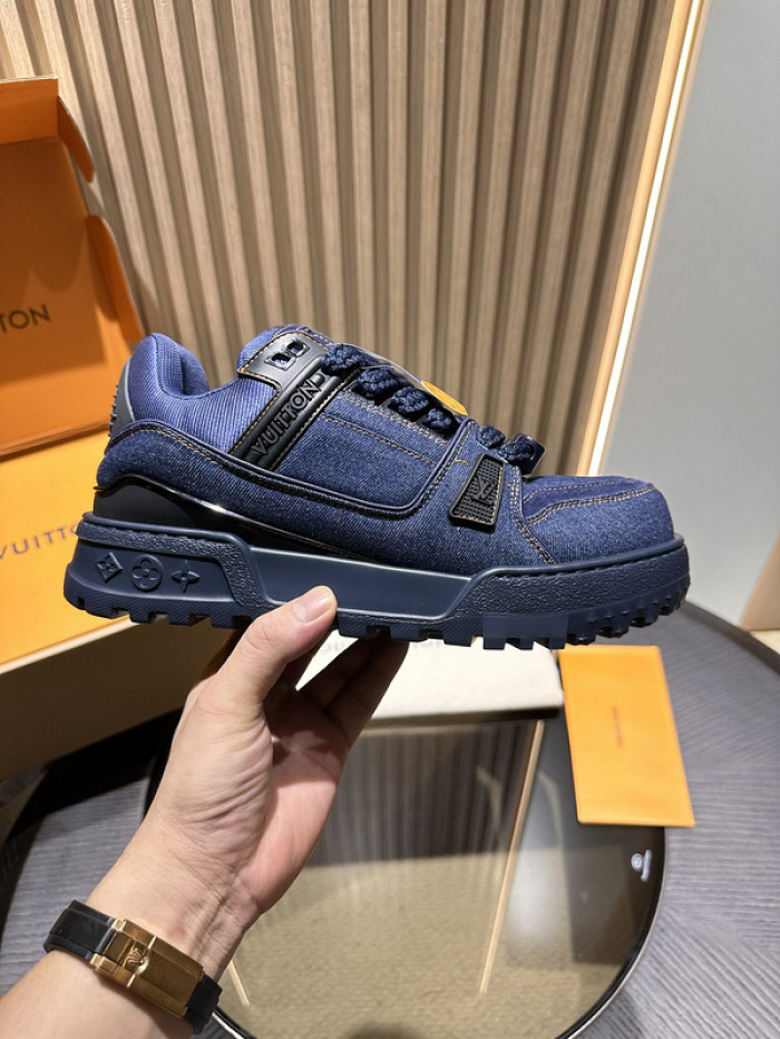 L0VT SNEAKER
