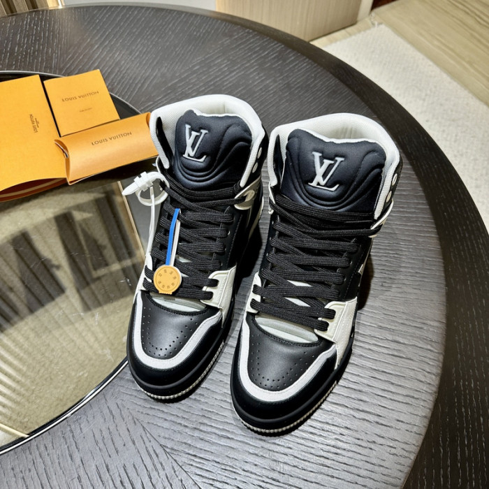 L0VT SNEAKER