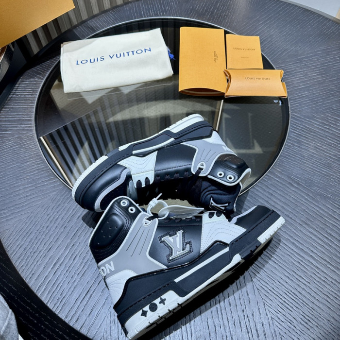 L0VT SNEAKER