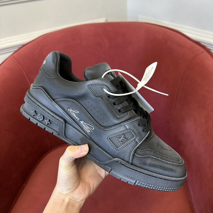 L0VT SNEAKER