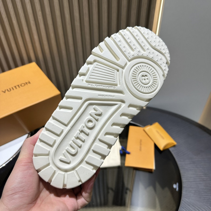 L0VT SNEAKER