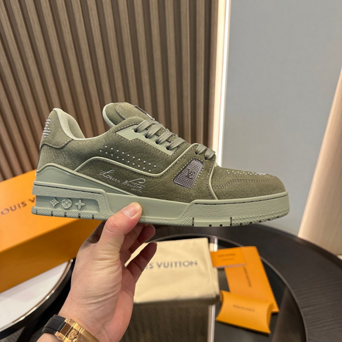 L0VT SNEAKER