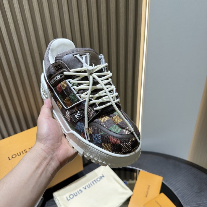 L0VT SNEAKER