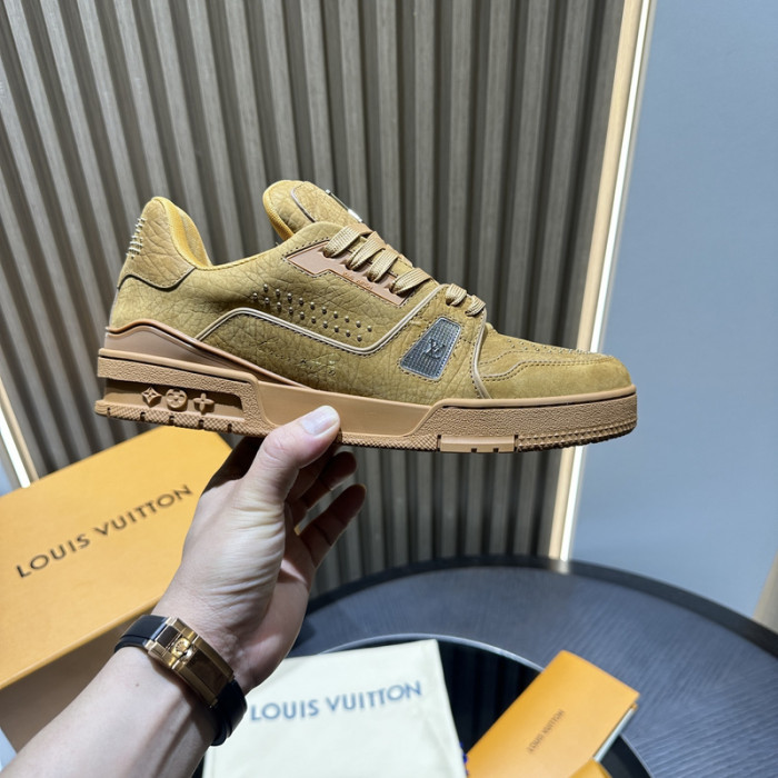 L0VT SNEAKER