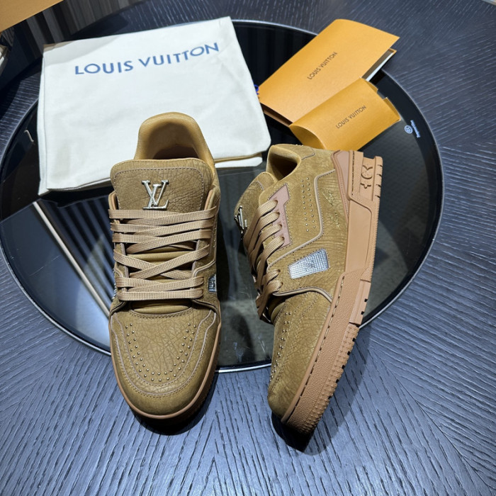 L0VT SNEAKER