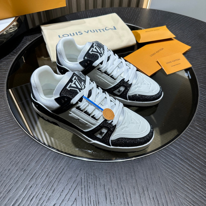 L0VT SNEAKER