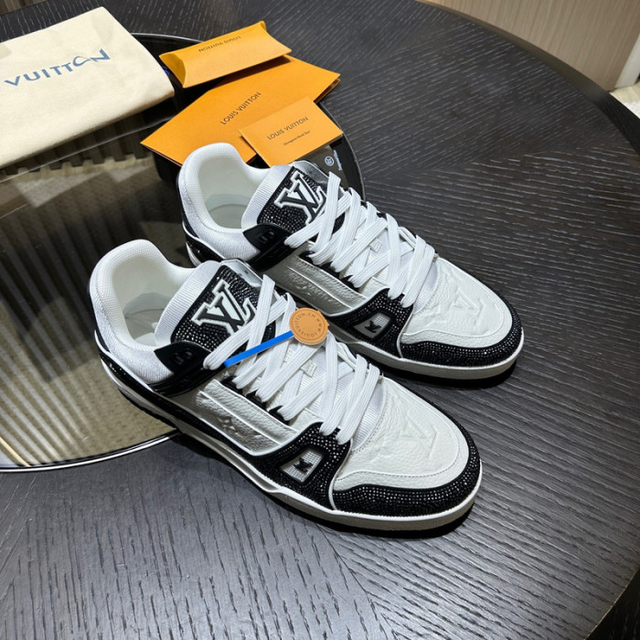 L0VT SNEAKER