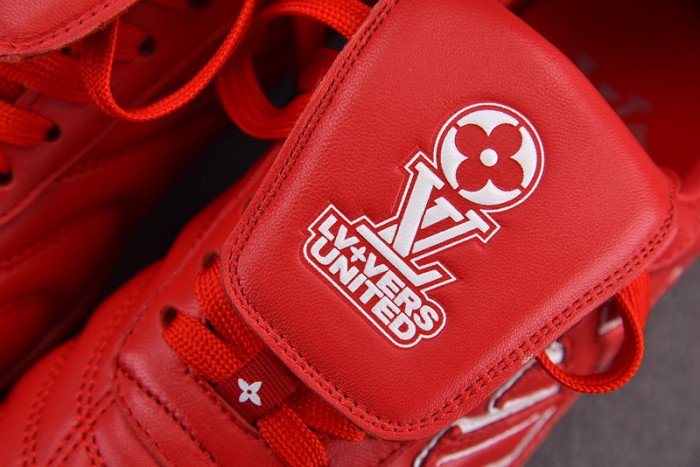 L0VT SNEAKER