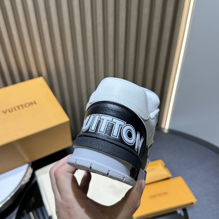 L0VT SNEAKER