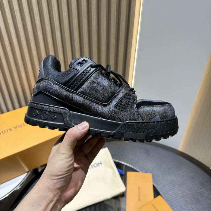 L0VT SNEAKER