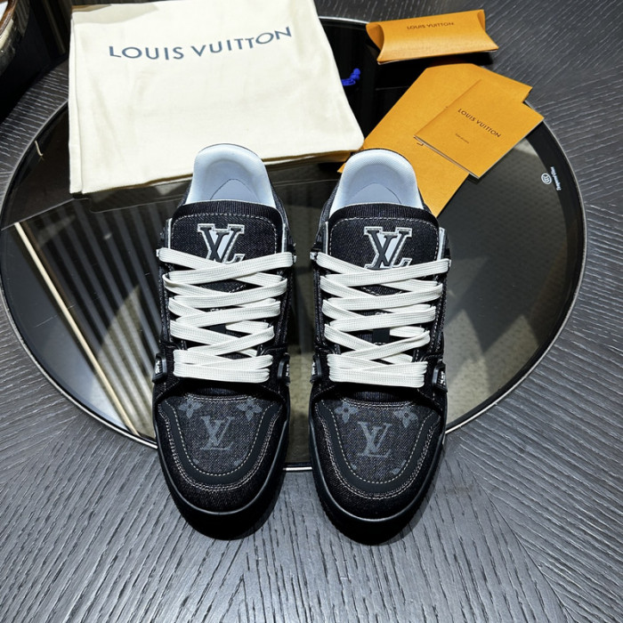 L0VT SNEAKER