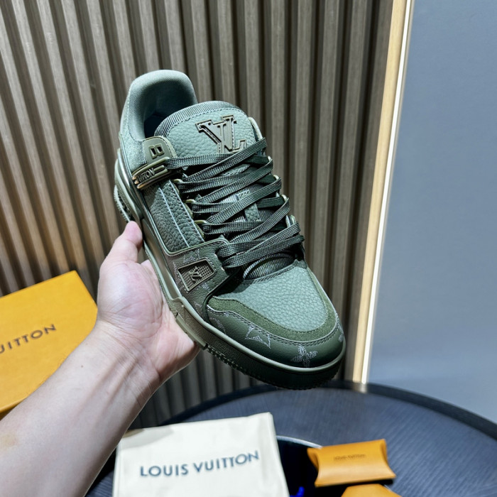L0VT SNEAKER