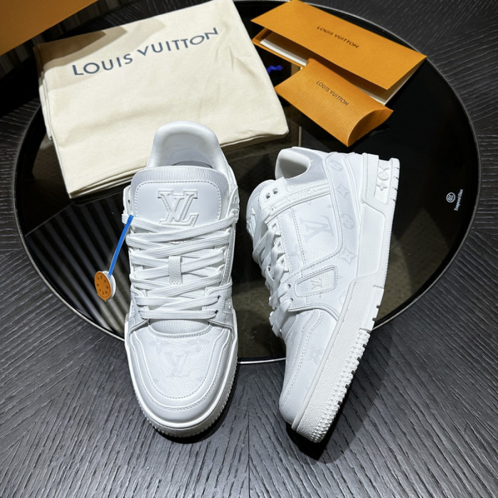 L0VT SNEAKER