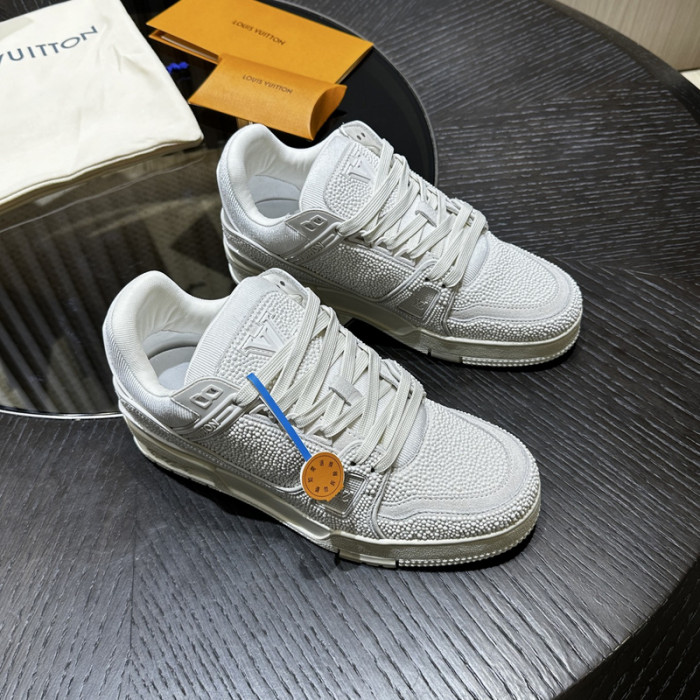 L0VT SNEAKER