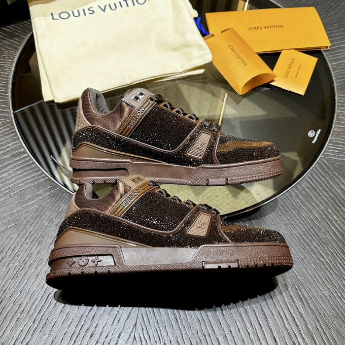 L0VT SNEAKER